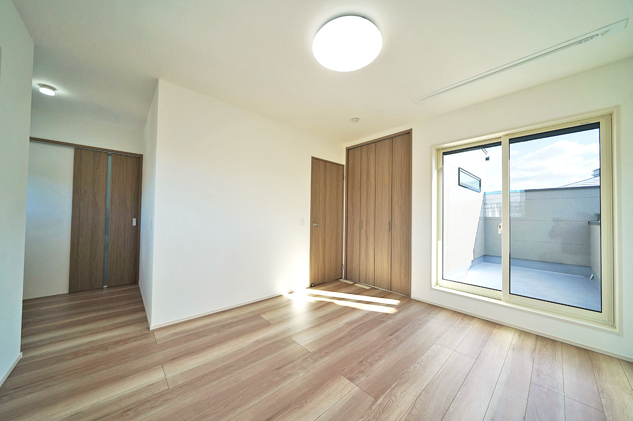 洋室（1）9帖：主寝室にぴったりのゆったりとしたお部屋です。