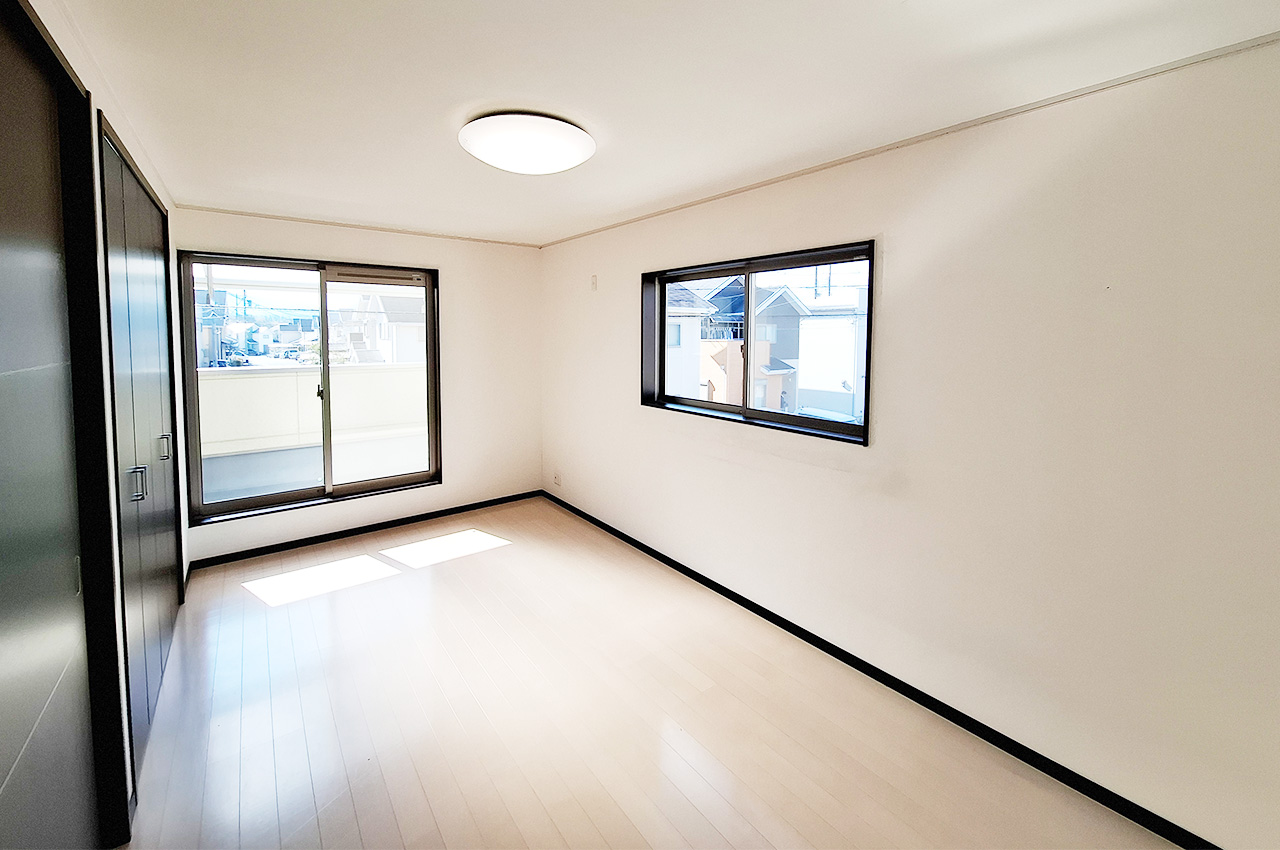 洋室1：バルコニーへの出入りが可能なお部屋です。
