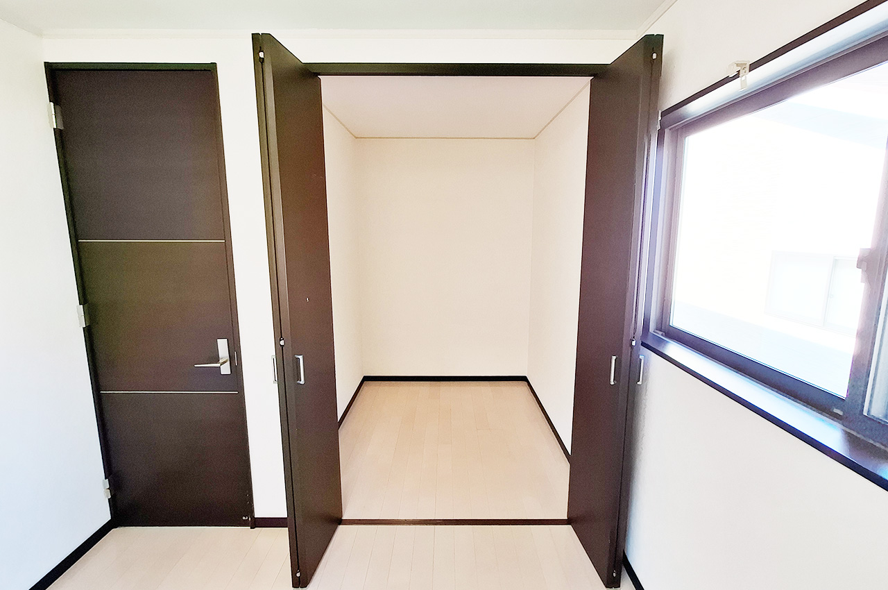 洋室3納戸：整理整頓に便利な納戸付きのお部屋です。