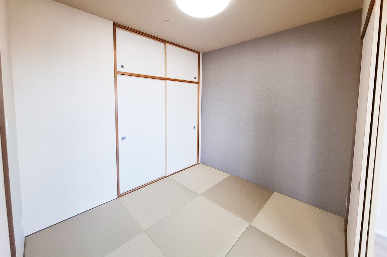 和室:アクセントクロスを新調しています。