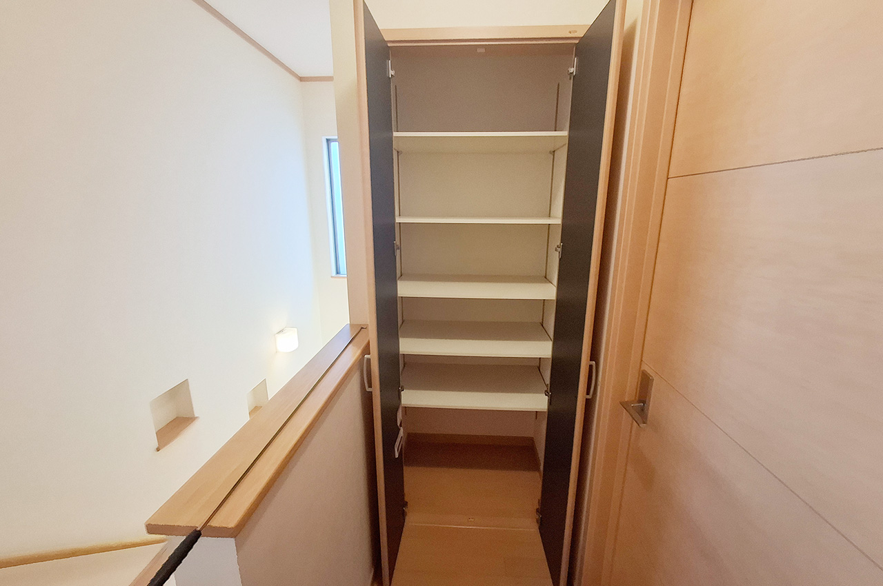 2階廊下物入