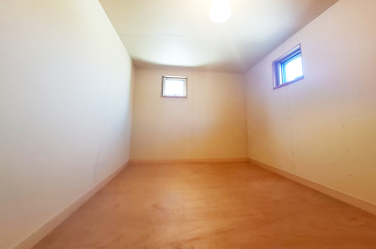 屋根裏収納