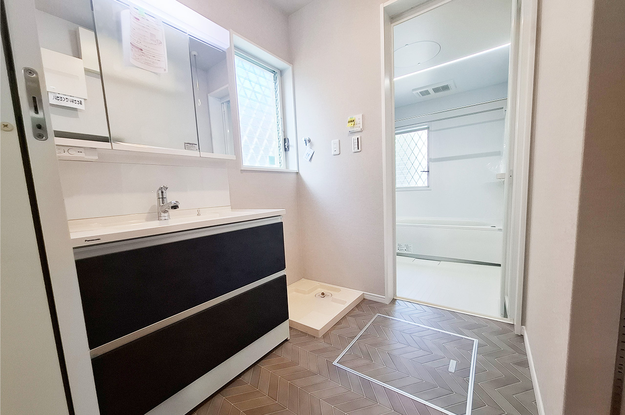 洗面室：洗面化粧台を新調済み。
