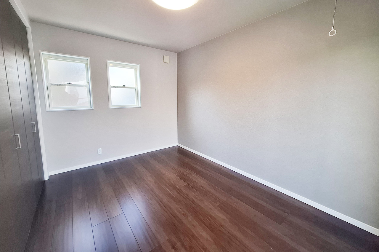 洋室1：クロスを貼替えるなどリフォーム済み。