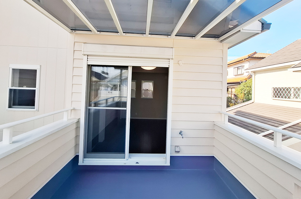 バルコニー：屋根付き