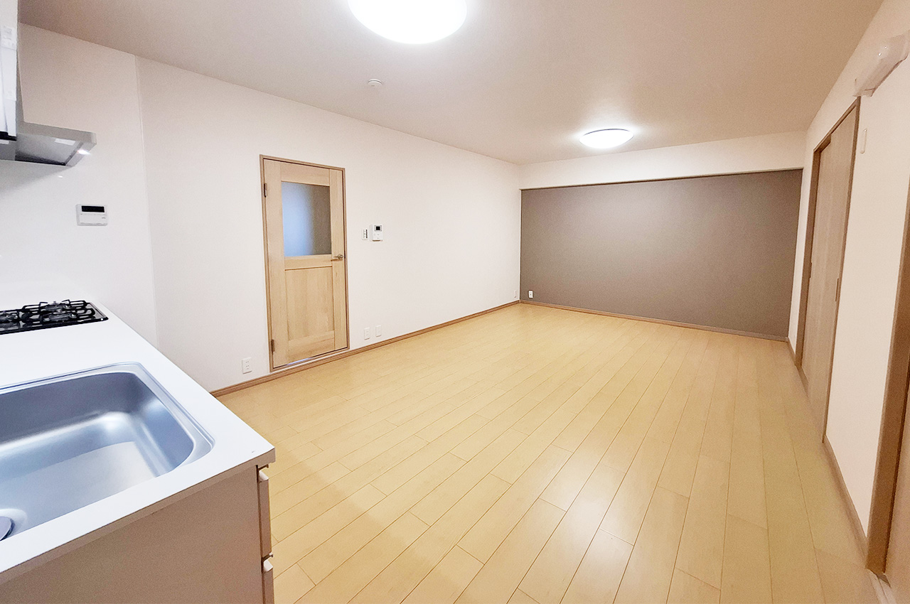 LDK:クロスやフローリングを貼替えるなどリフォーム済み。