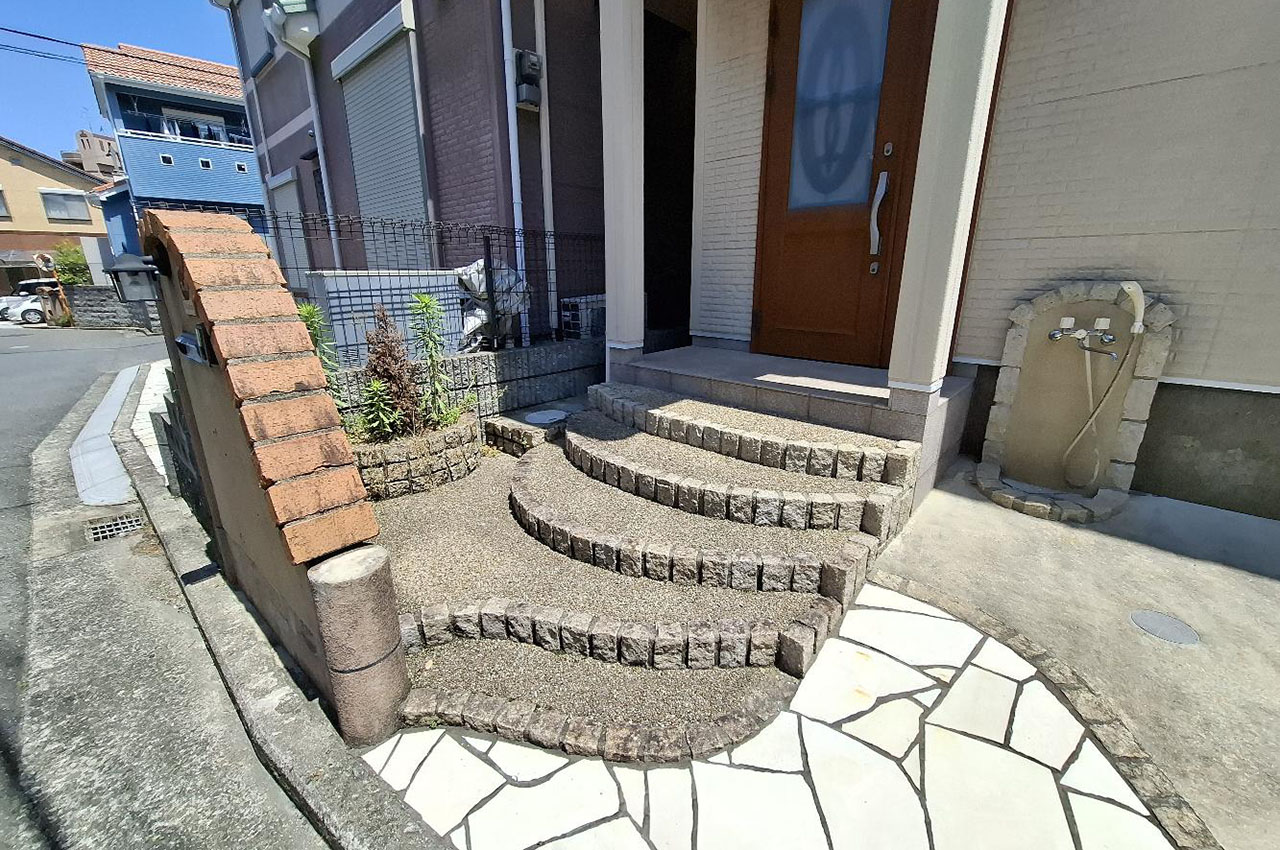 玄関アプローチ