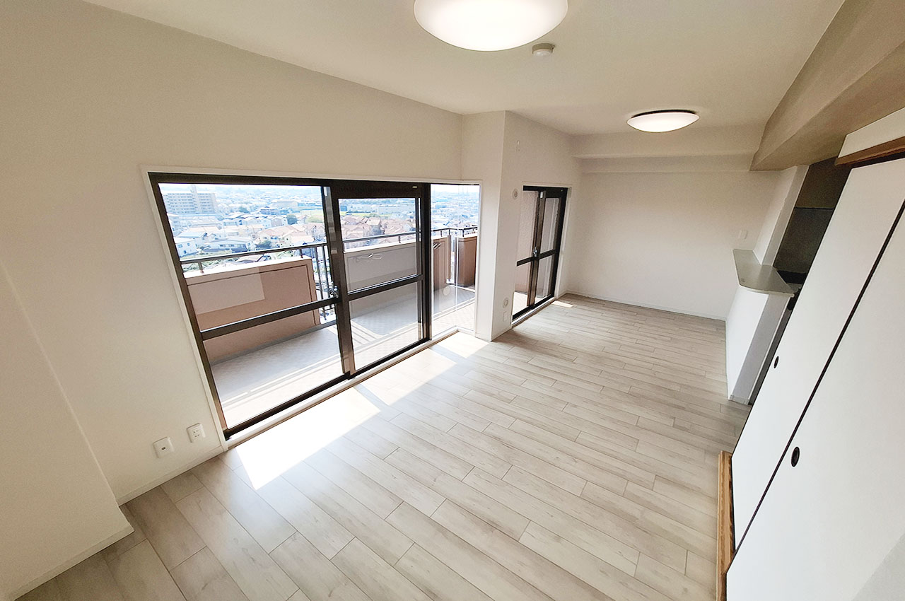 LDK：南西向きバルコニーに面し、日当りの良さを実感できるLDKです。