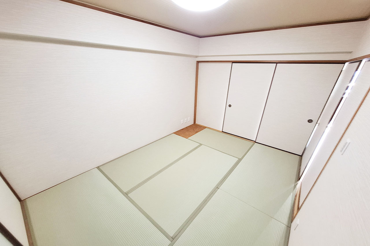 和室：きれいにリフォーム済み。落ち着いた雰囲気の和室は、リビングとつなげても独立しても活躍します。