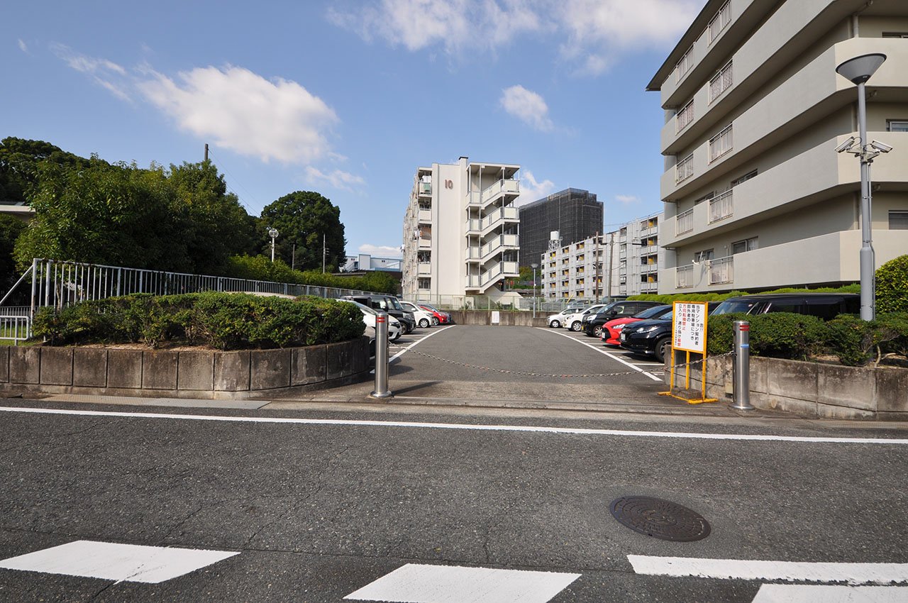 前面道路を含む外観
