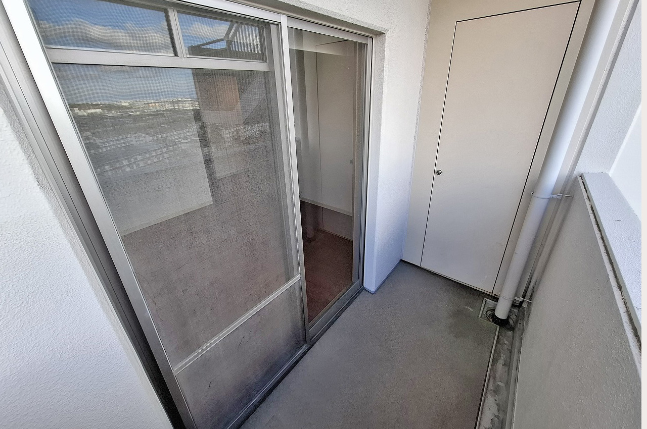 バルコニー（洋室2側）：トランクルーム付き