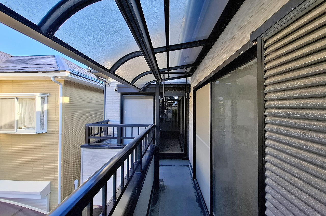 バルコニー：テラス屋根付き