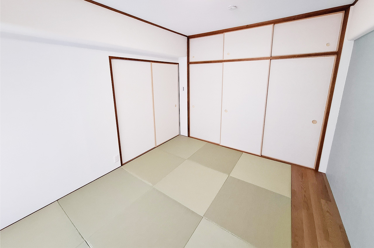 和室:収納に便利な押入付き。