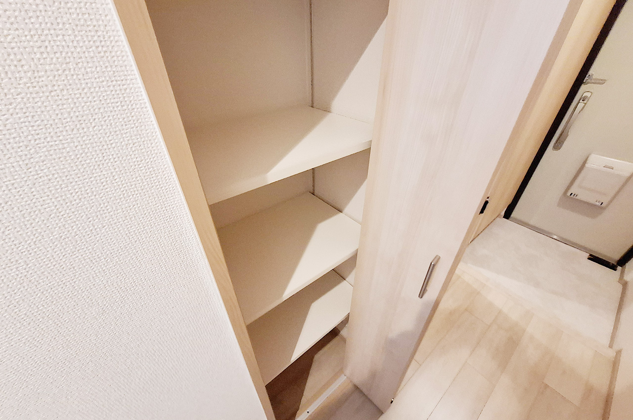玄関:新調済みの下駄箱ですっきりと片付きます。