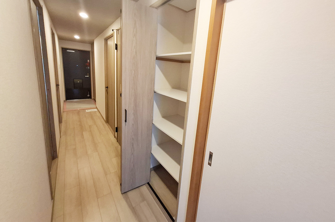 廊下物入:新調済み。