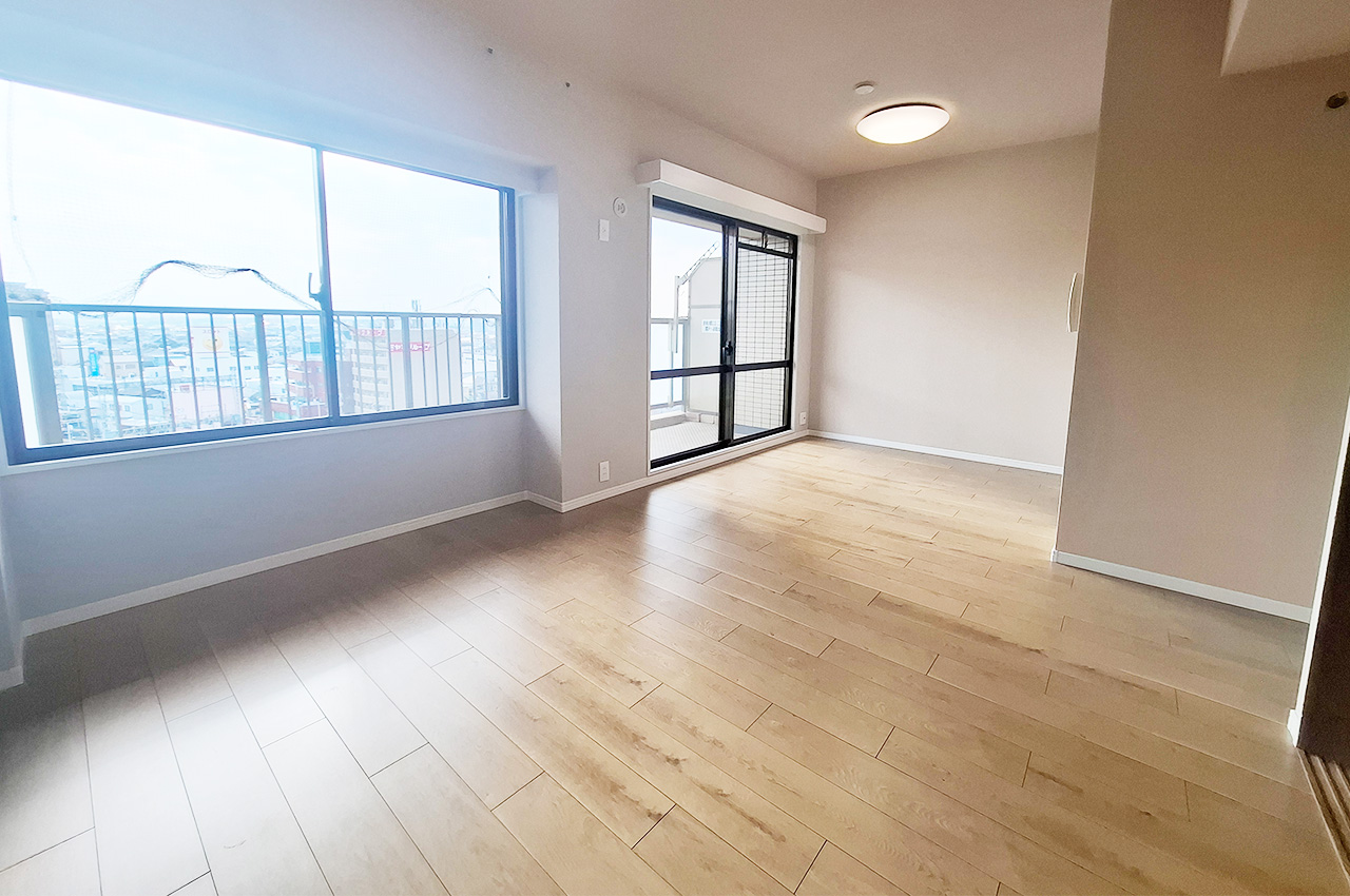 リビングダイニング:南向きにつき日当たり良好です。