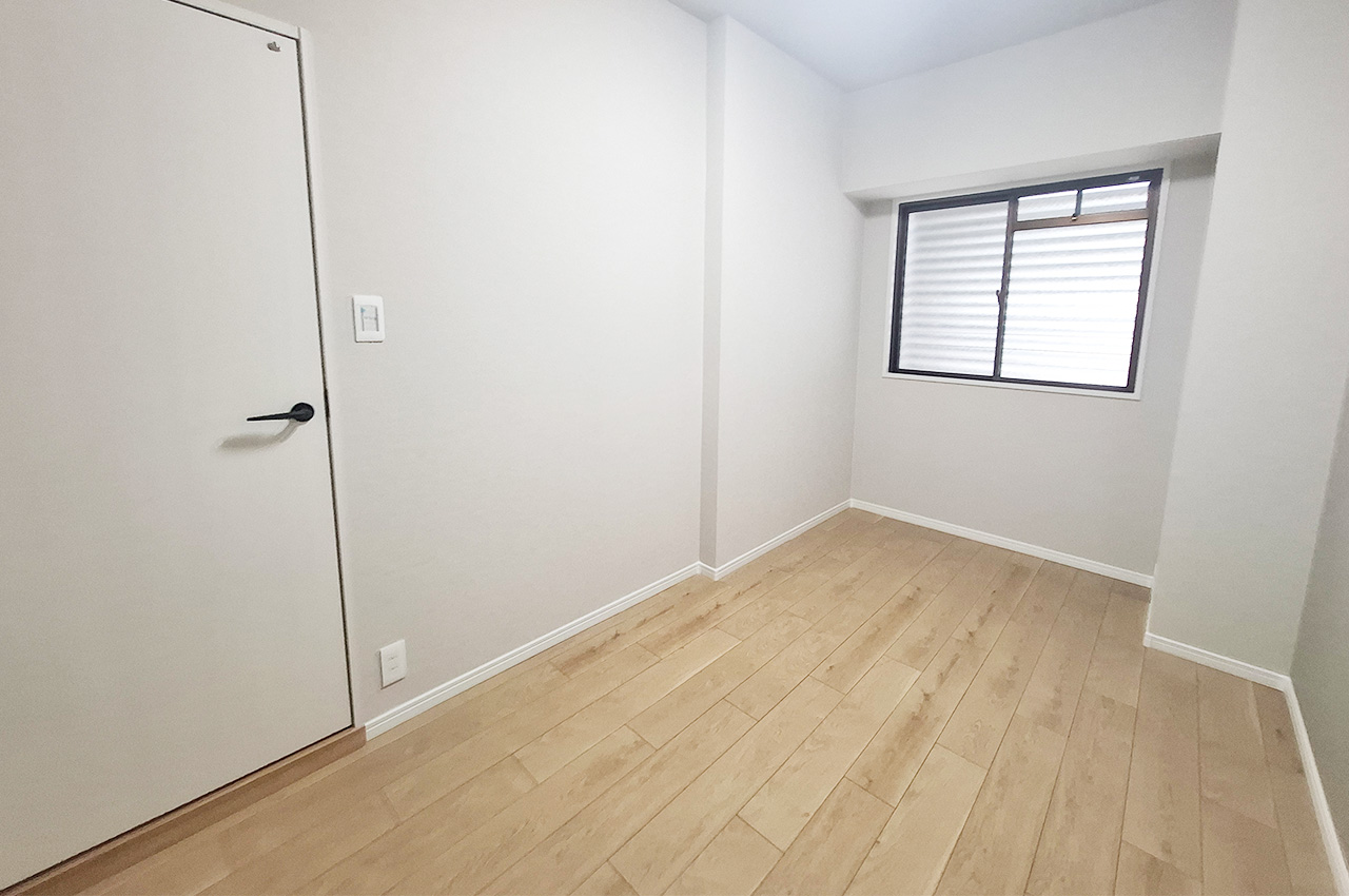 洋室1:クロスやフローリングを貼替えるなどリフォーム済み。