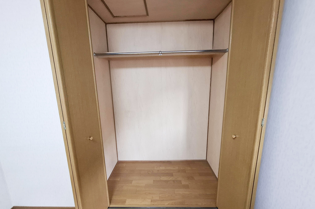 洋室2クローゼット