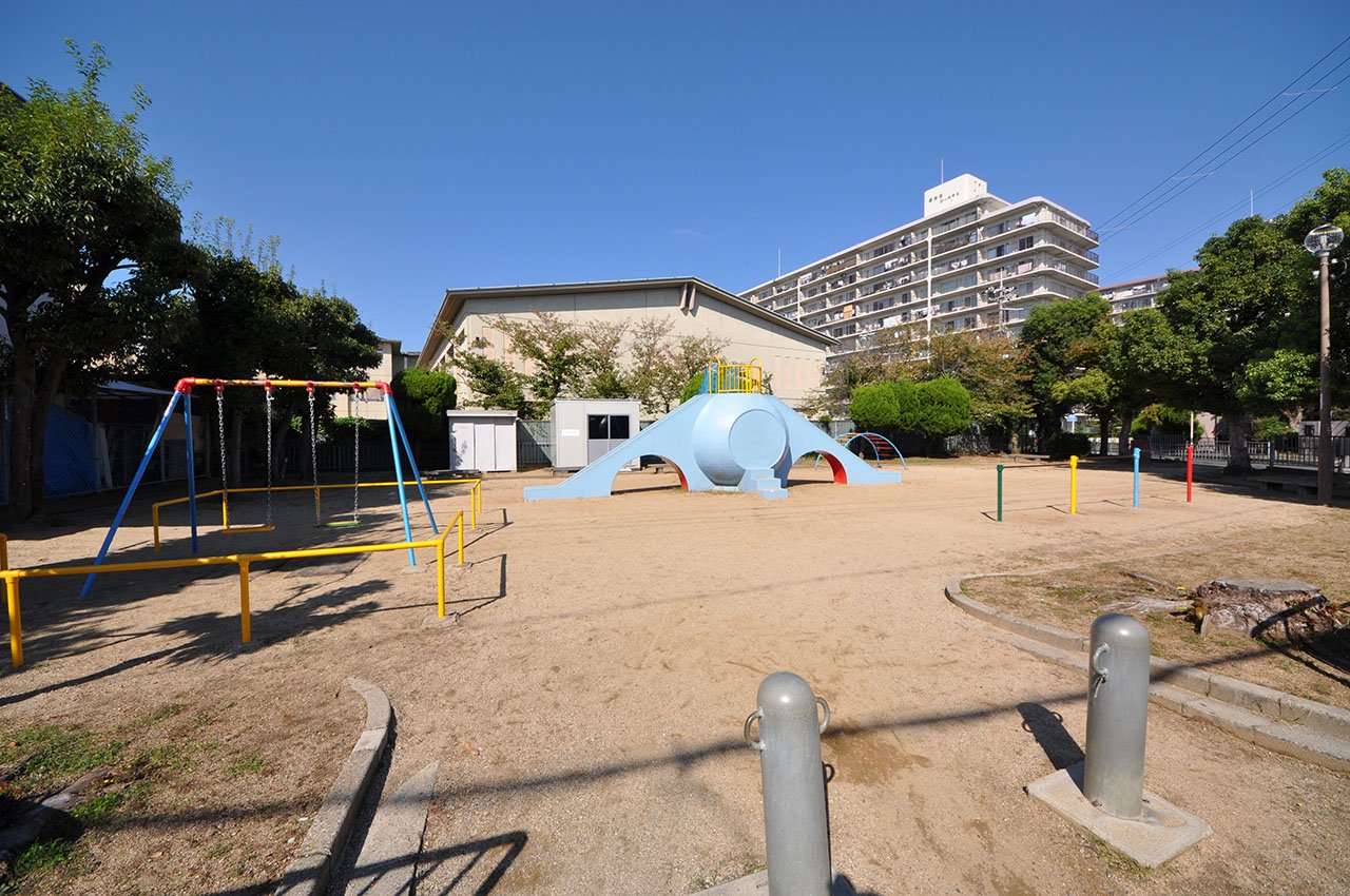 下野町ゾウ公園（コーポラス隣接）