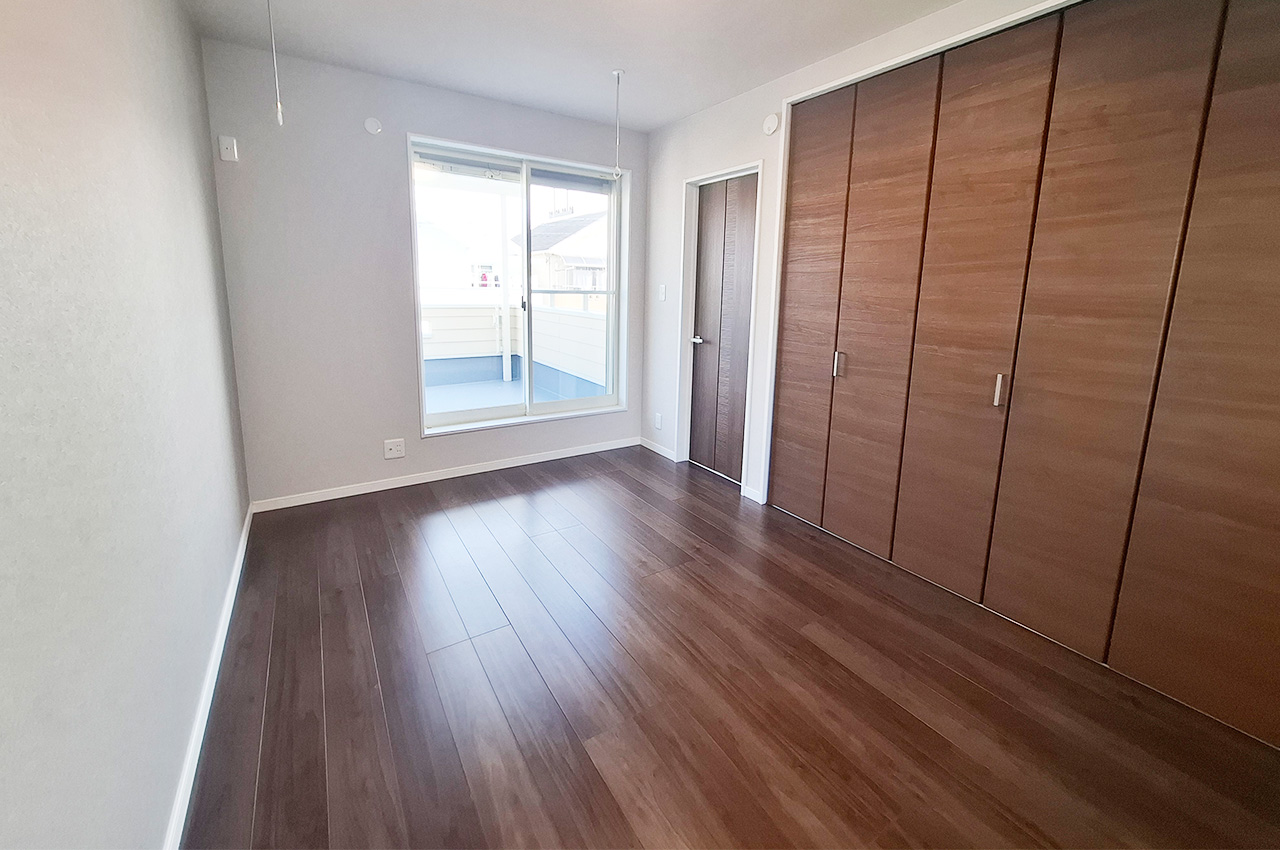 洋室1：バルコニーに面したお部屋です。