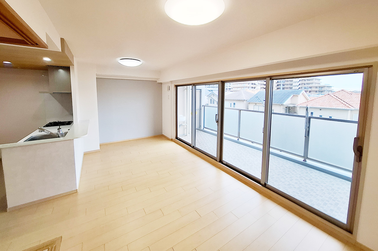 LDK:クロスやフローリングを貼替えるなどリフォーム済み。