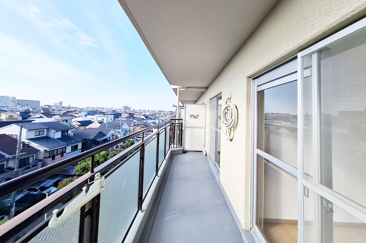 バルコニー:6階建ての5階部分&南向きで日当たり・眺望良好です。