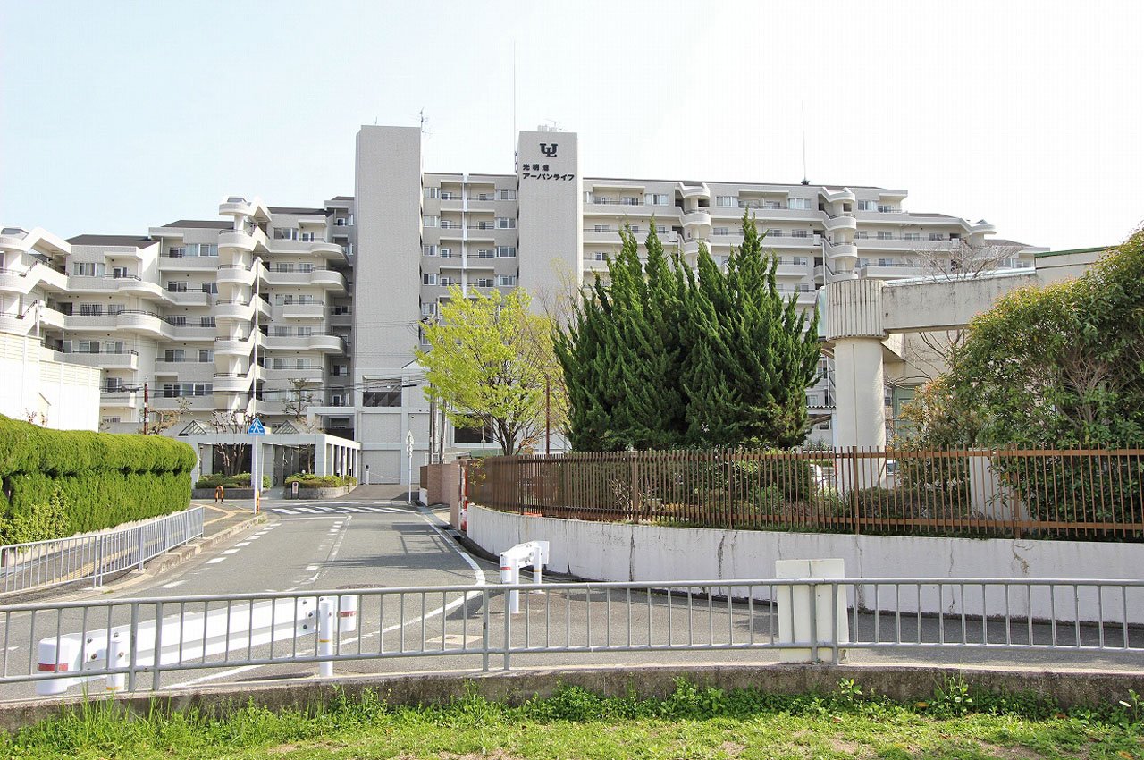 前面道路を含む外観