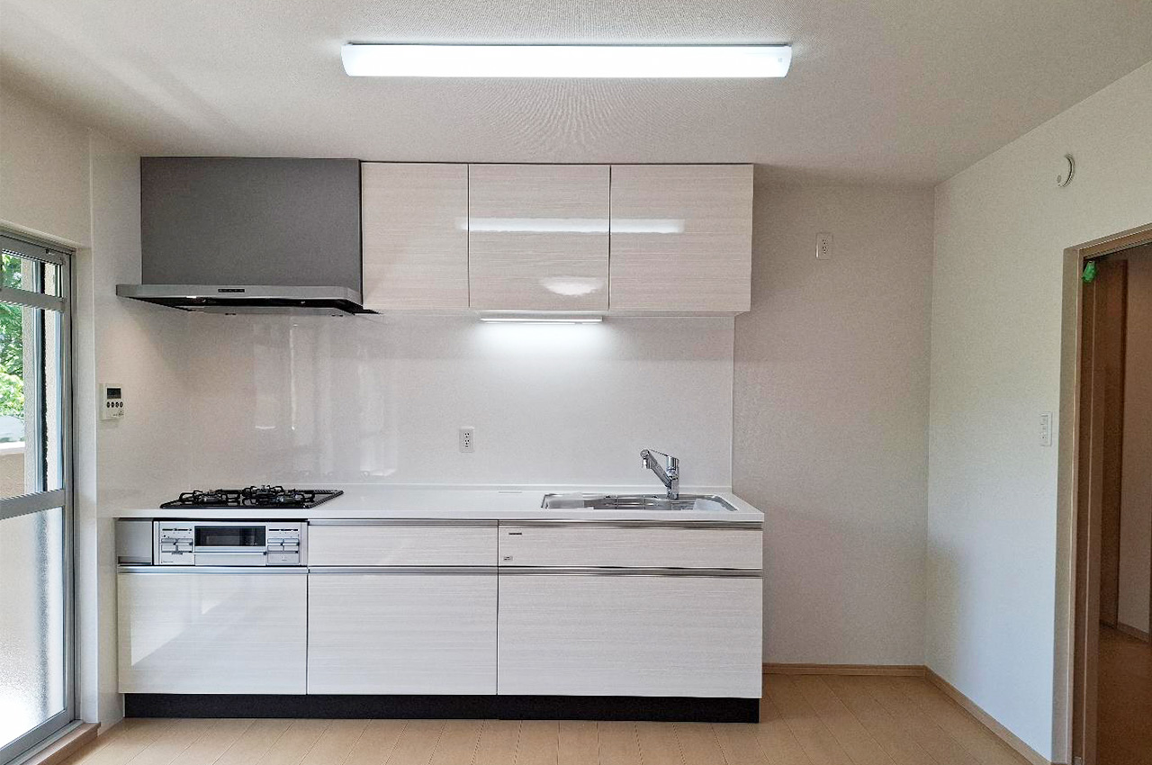 キッチン：システムキッチン新調