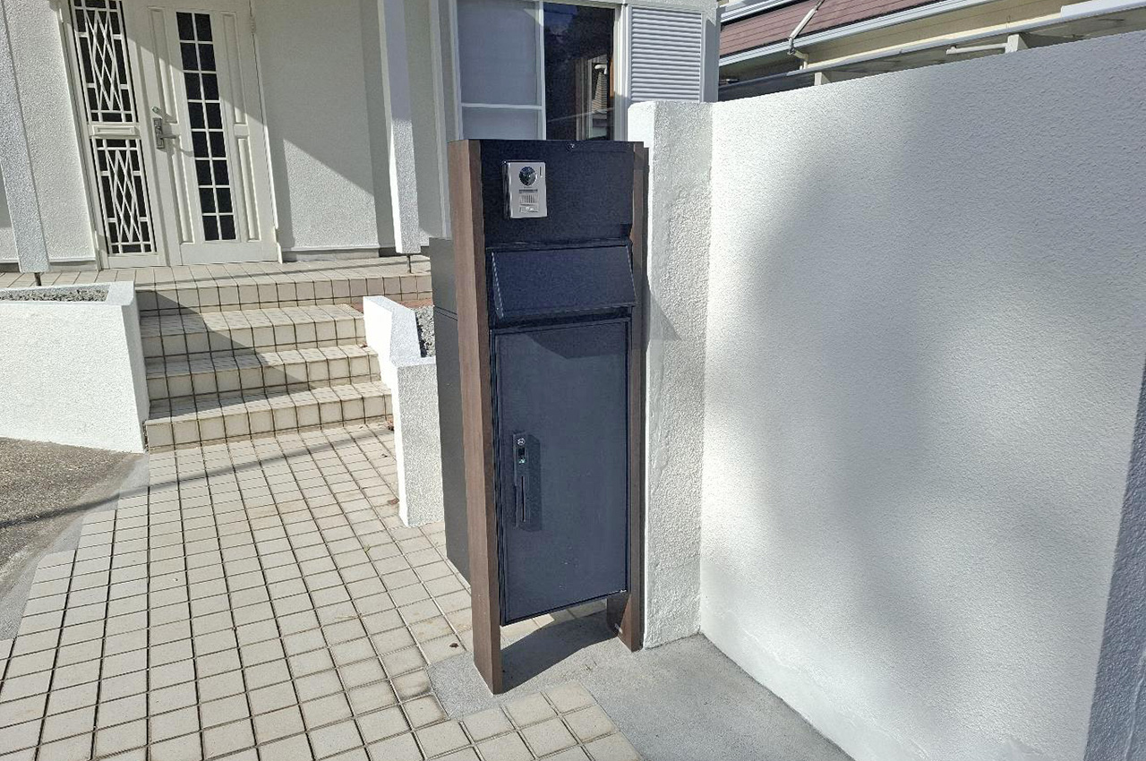 宅配ボックス付き機能門柱新調