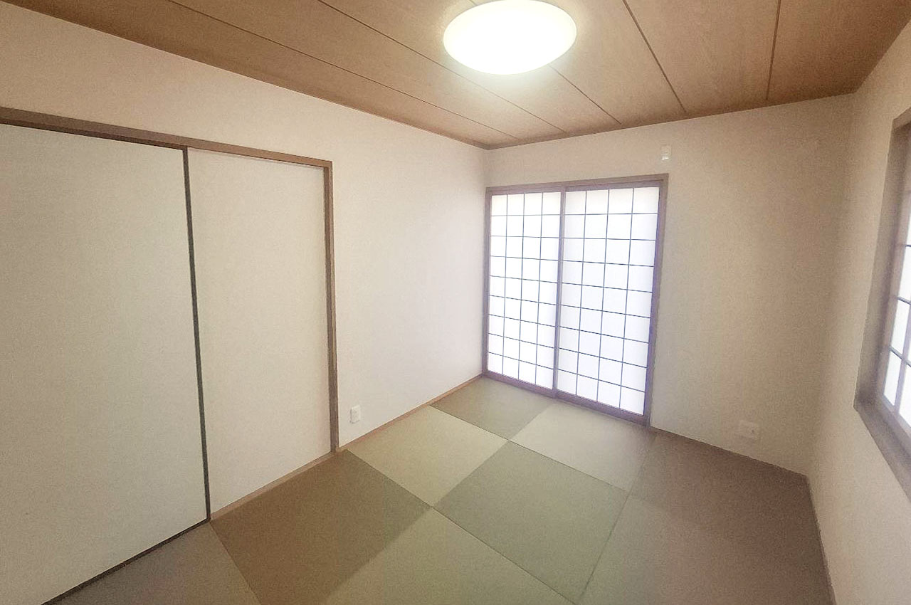 和室6帖。半帖畳を新調するなどきれいにリフォーム済みです。