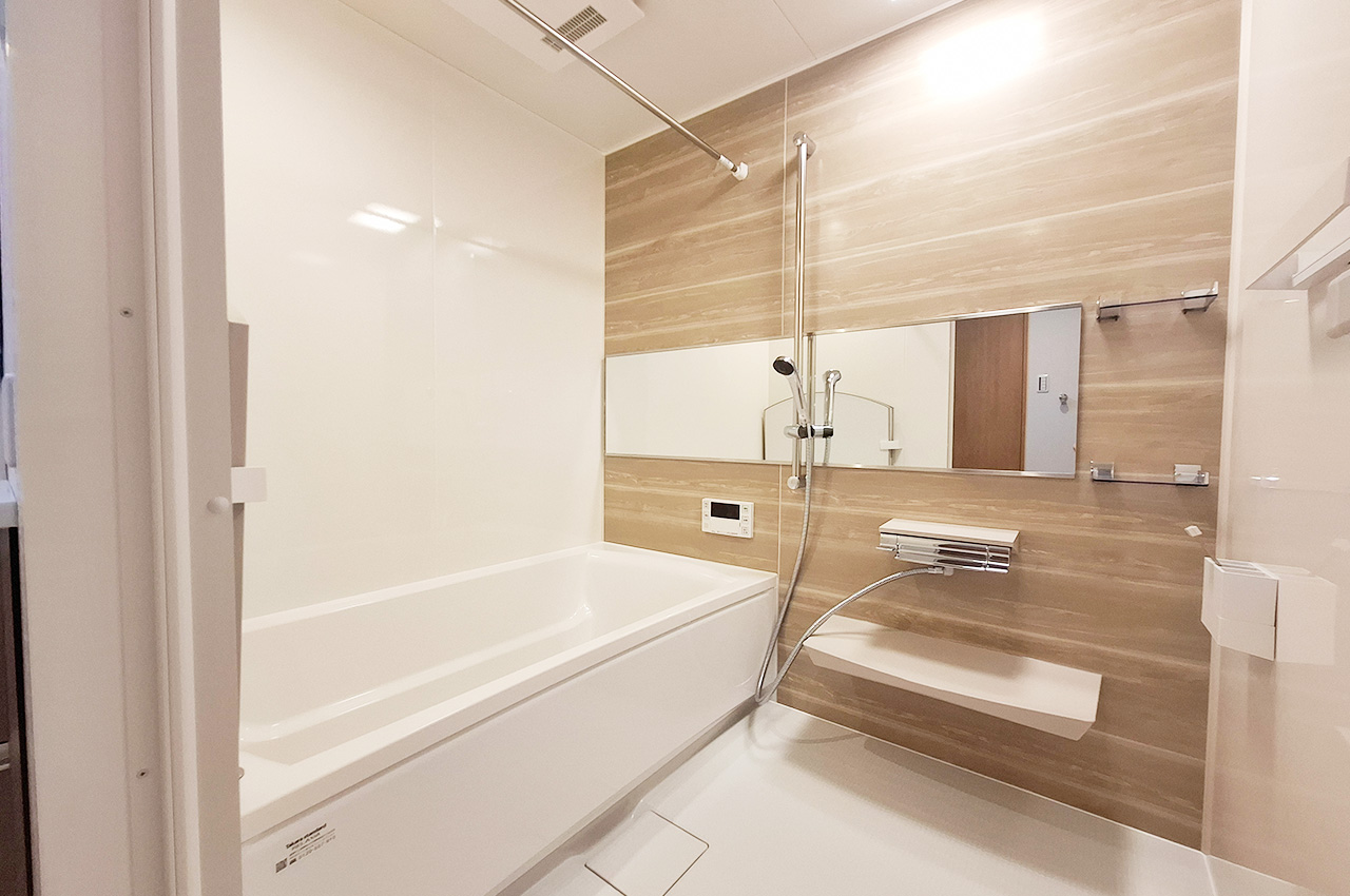 バスルーム：システムバスと浴室乾燥機を新調済み。