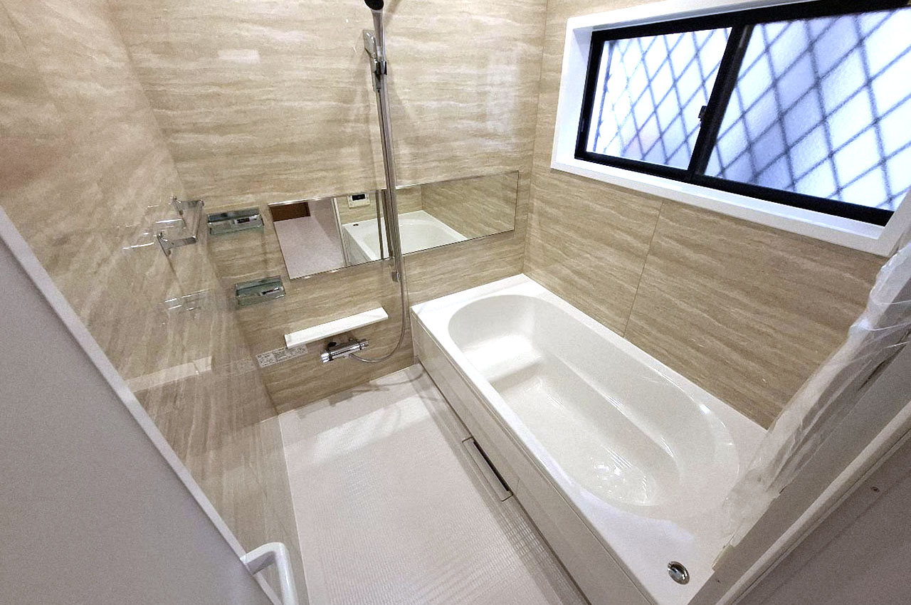 システムバスや電気式の浴乾を新調。毎日快適にご利用いただけます。