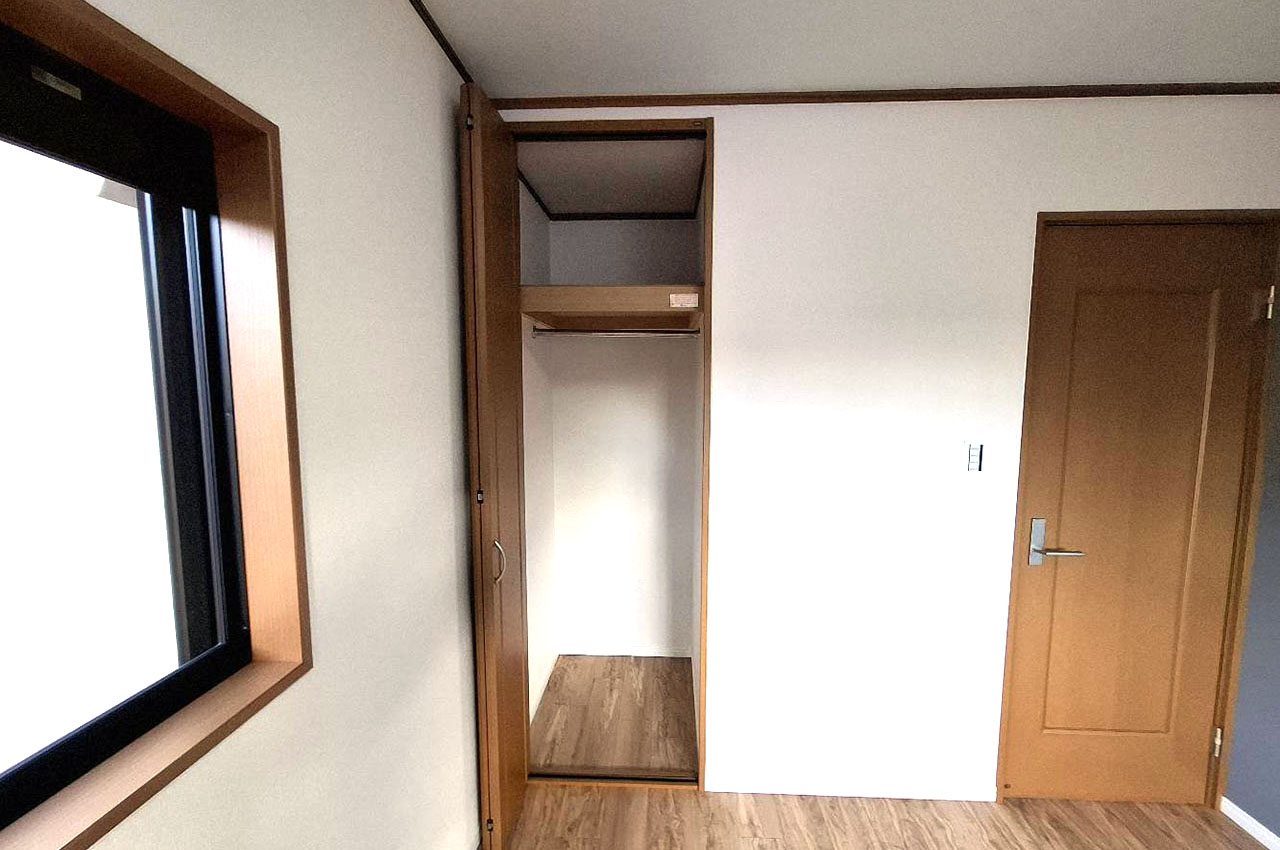 洋室②クローゼット。