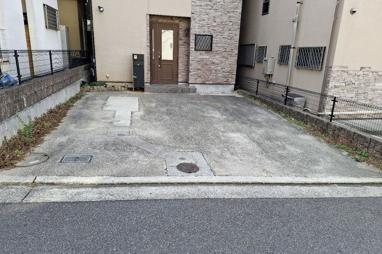 普通車2台分の駐車スペースがあります。