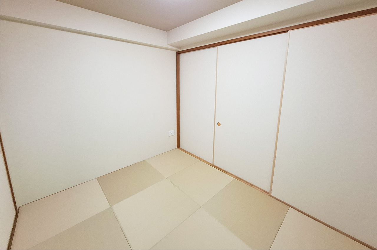 和室:半帖畳新調、クロスと襖を貼替え済み。