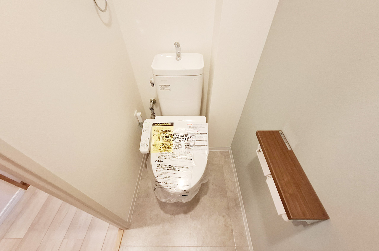 トイレ:便器・温水洗浄便座を新調済み。