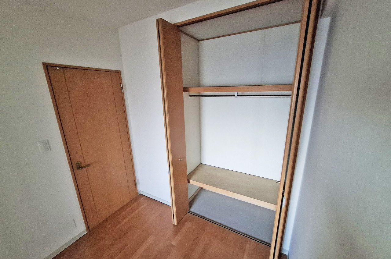 洋室2クローゼット