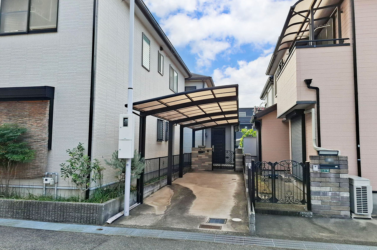 前面道路を含む外観