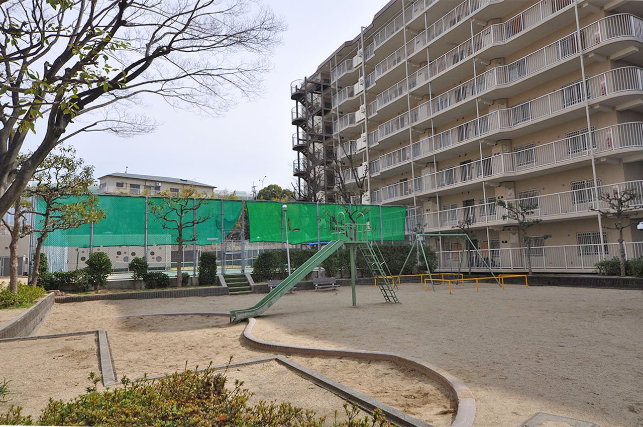 隣接公園