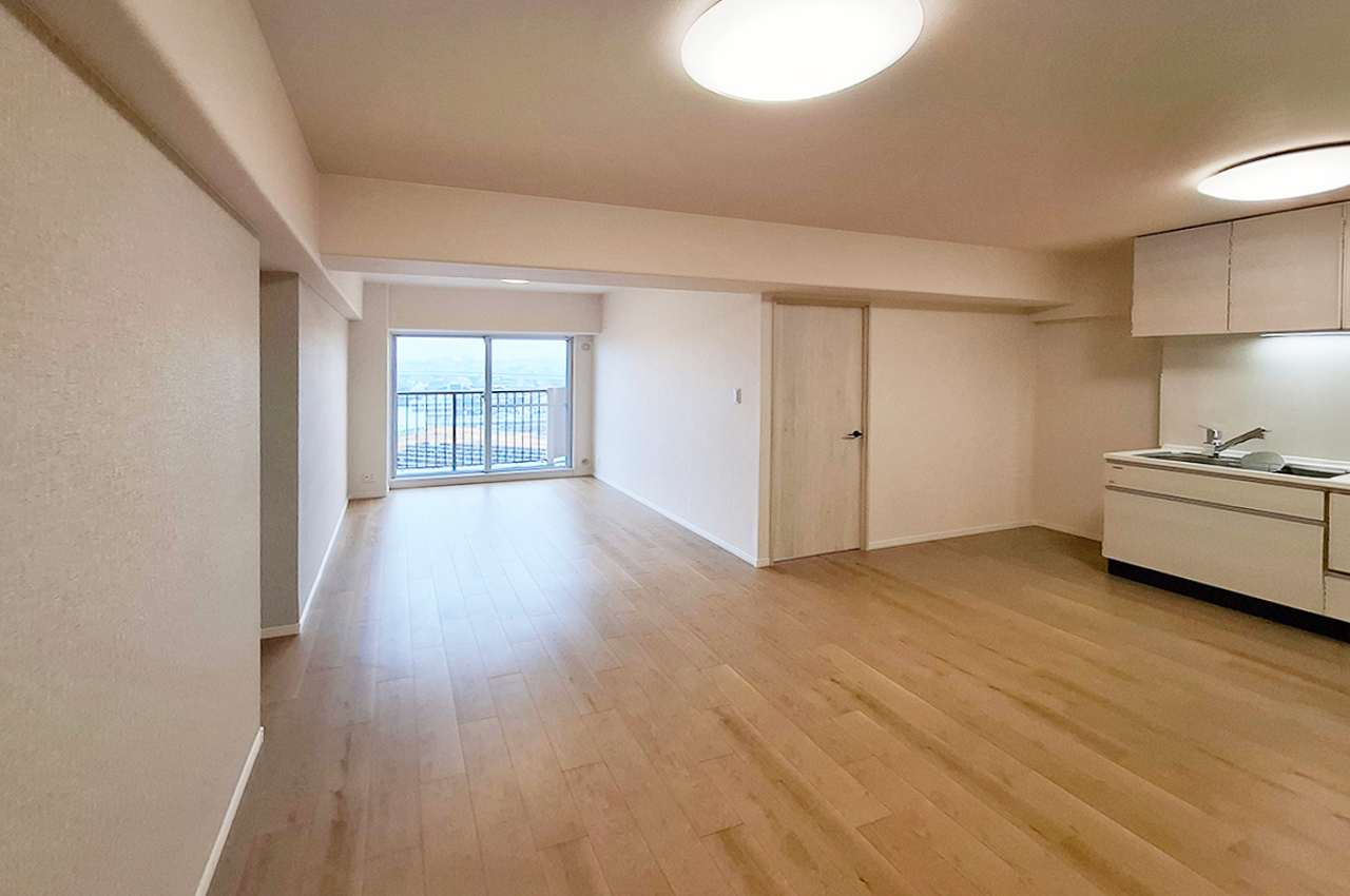 LDK：洋室をリビングの一部に拡張し、ゆったりLDKにリノベーションしました。