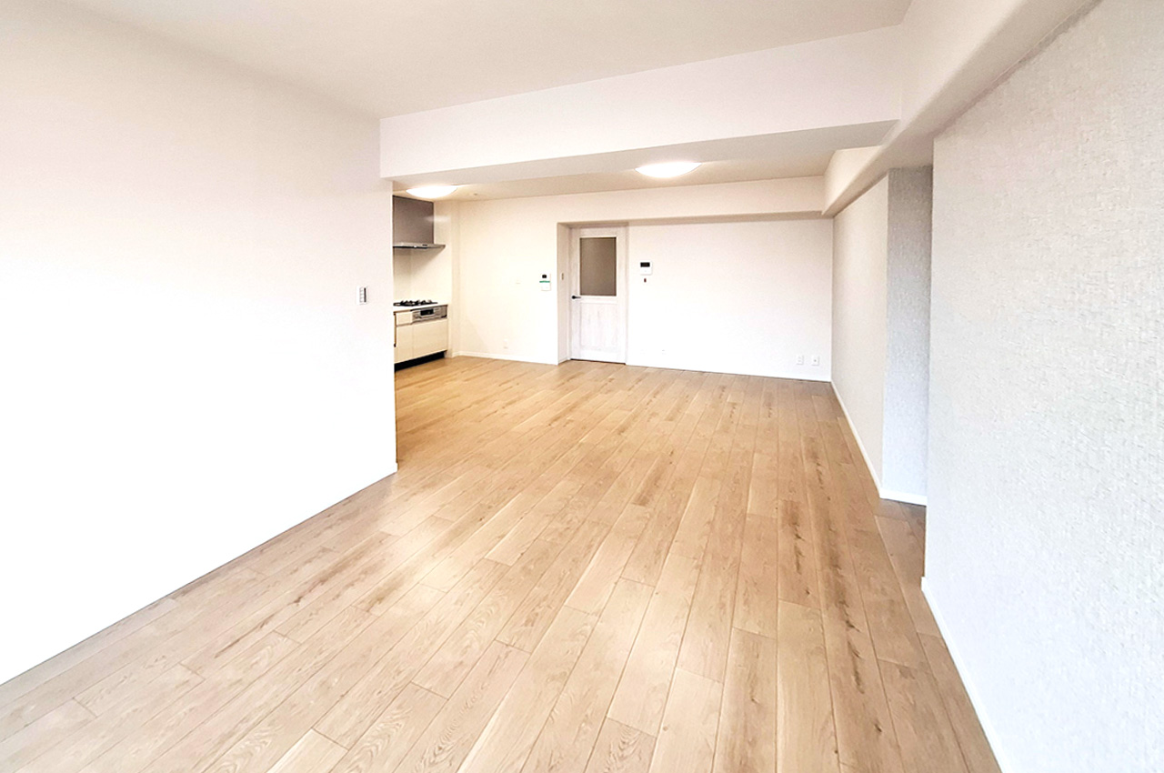 LDK：洋室をリビングの一部に拡張し、ゆったりLDKにリノベーションしました。