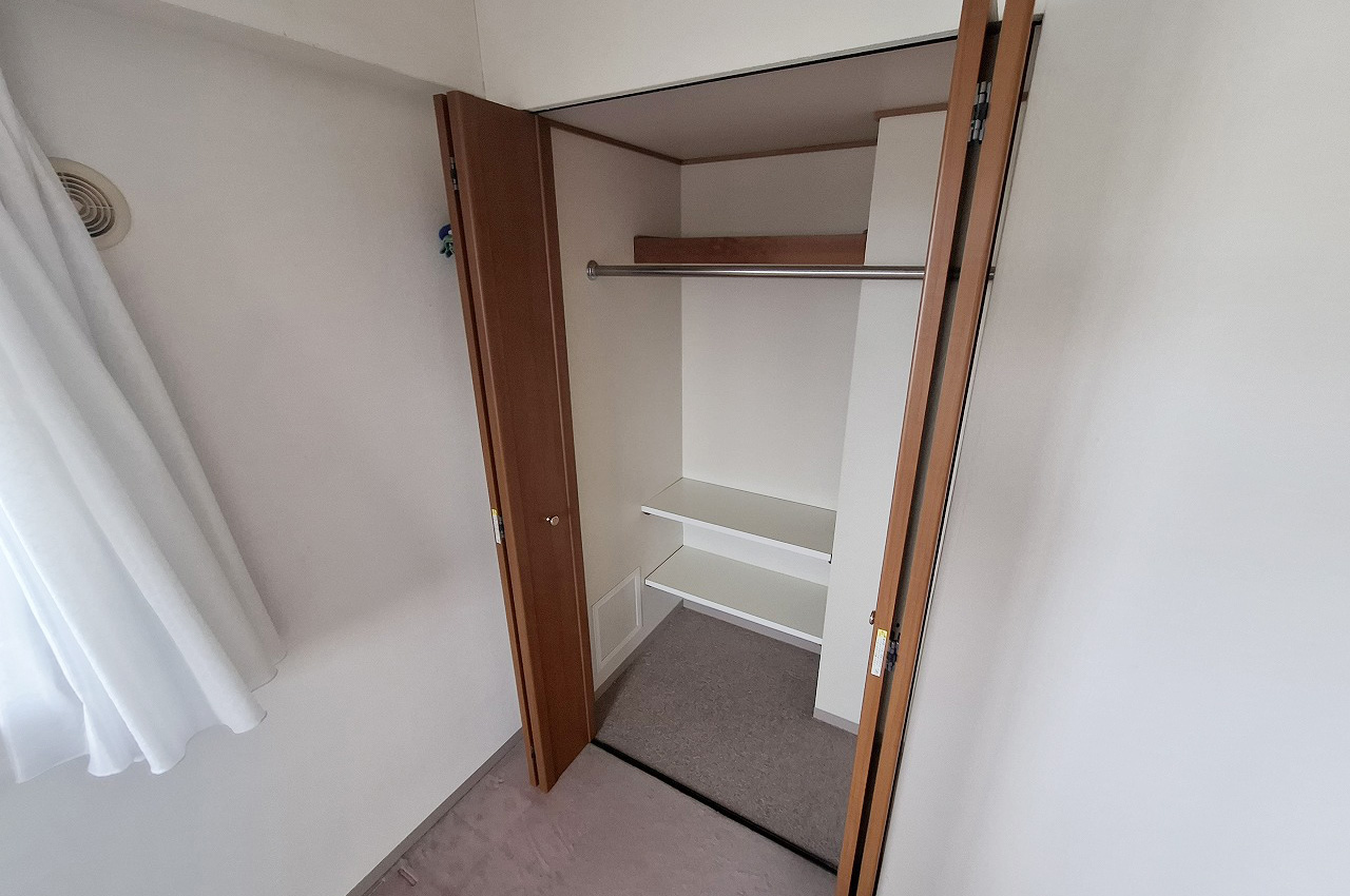 洋室2クローゼット