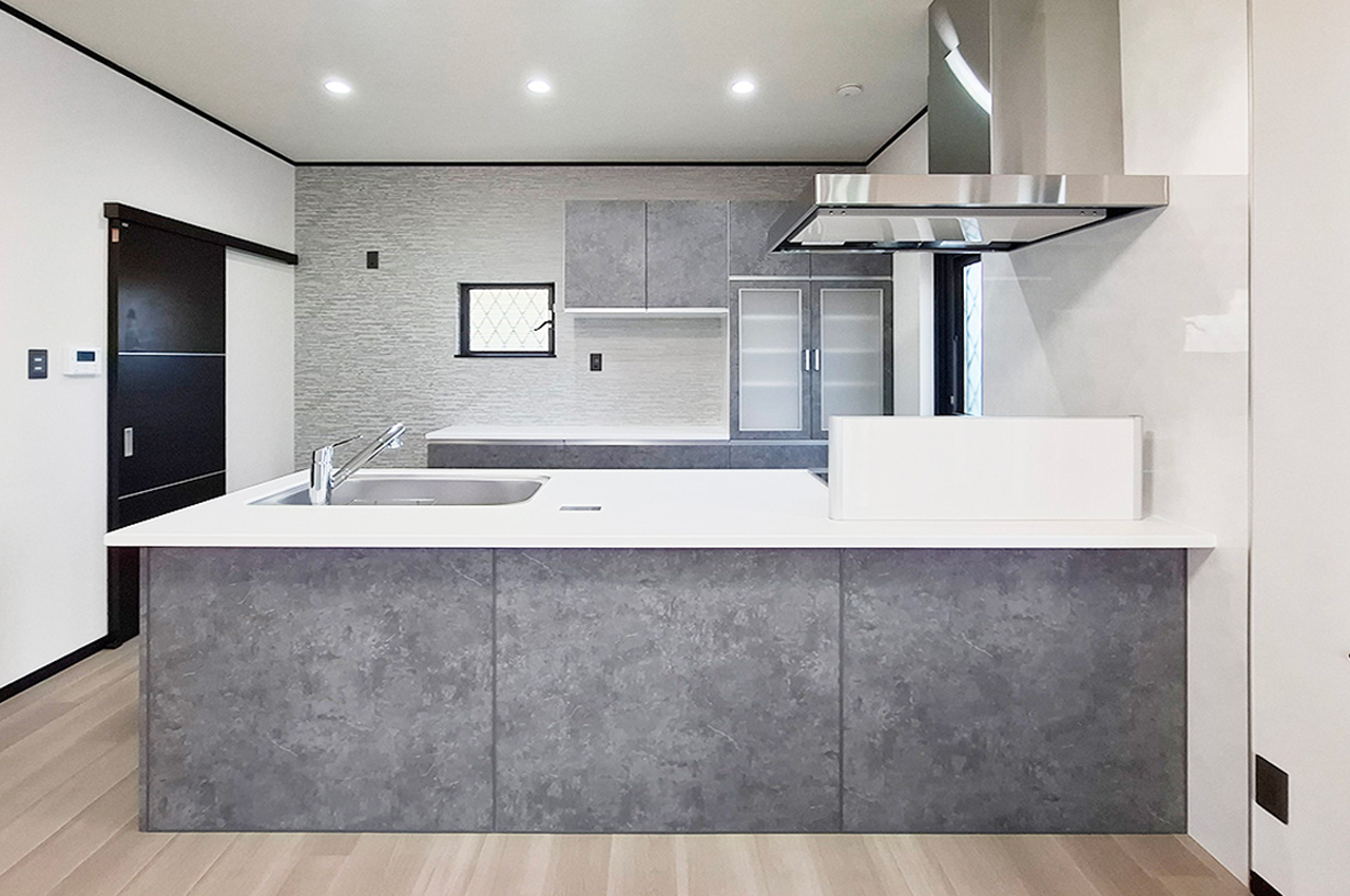 キッチン：キッチンパネルを新調済み。