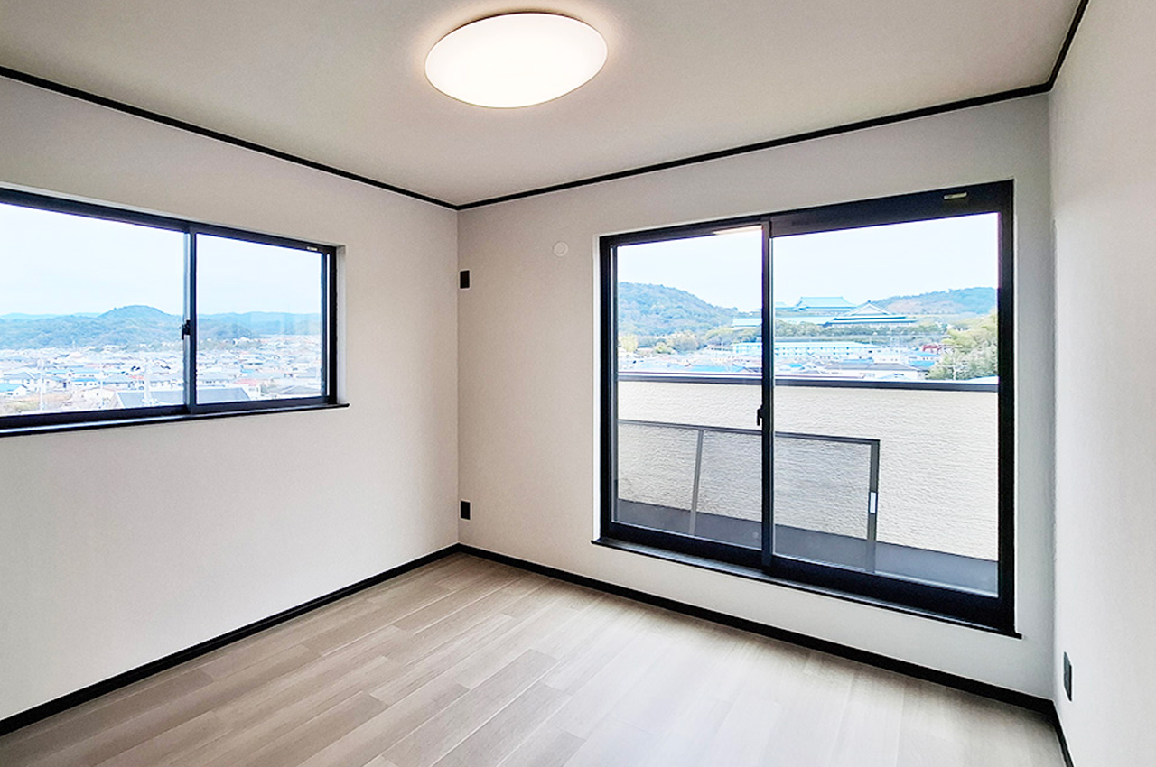 洋室2：バルコニーに面したお部屋です。