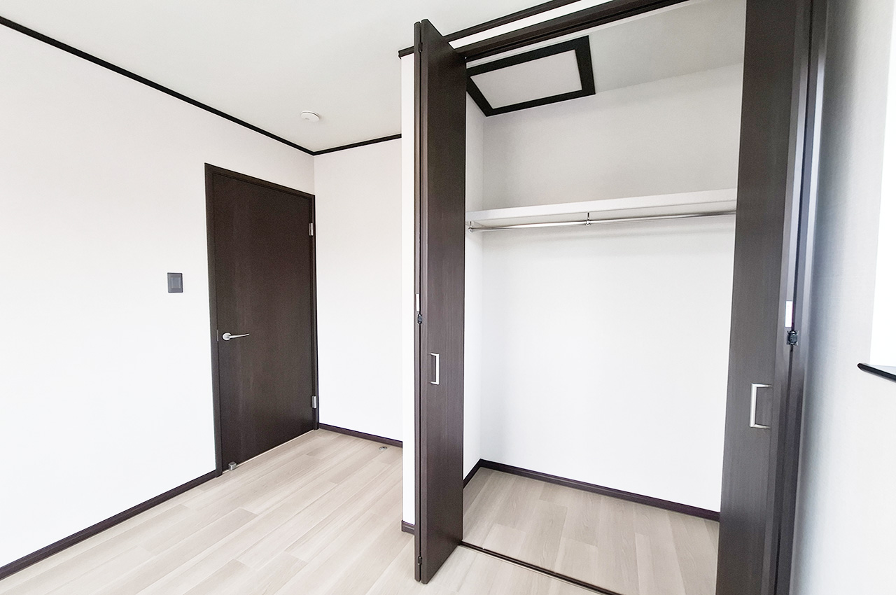 洋室2クローゼット
