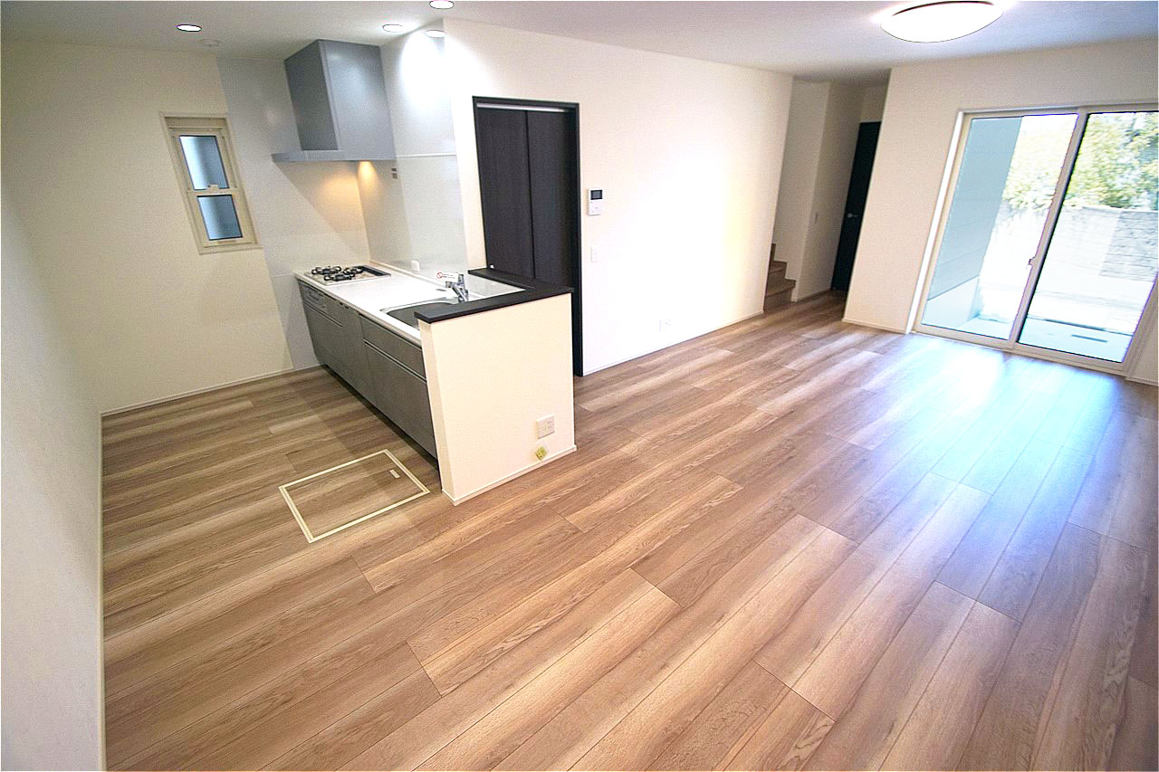 17.25帖のLDK。家族がゆったりと寛げる心地よい空間です。