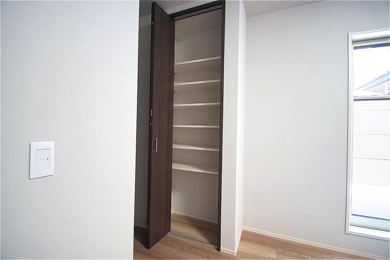 洋室(1)内のクロゼット