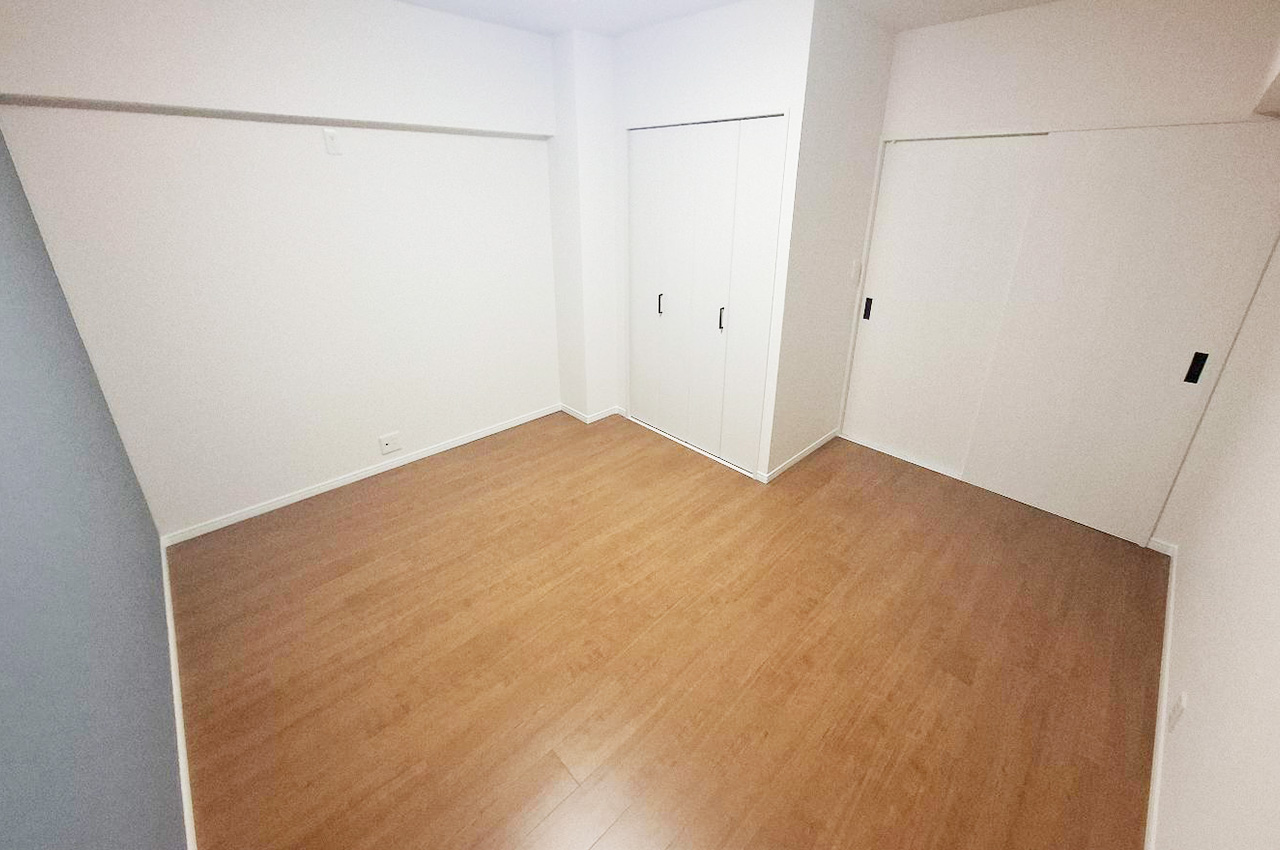 洋室②：壁・天井クロス、フローリング貼替済み。