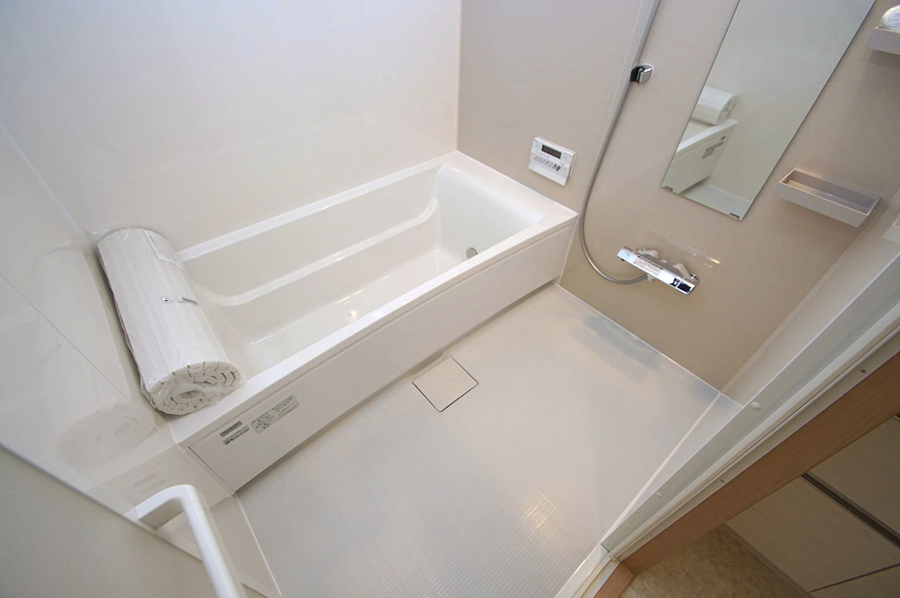 タカラスタンダードのシステムバスを新調。うれしい浴室暖房乾燥機付きです。