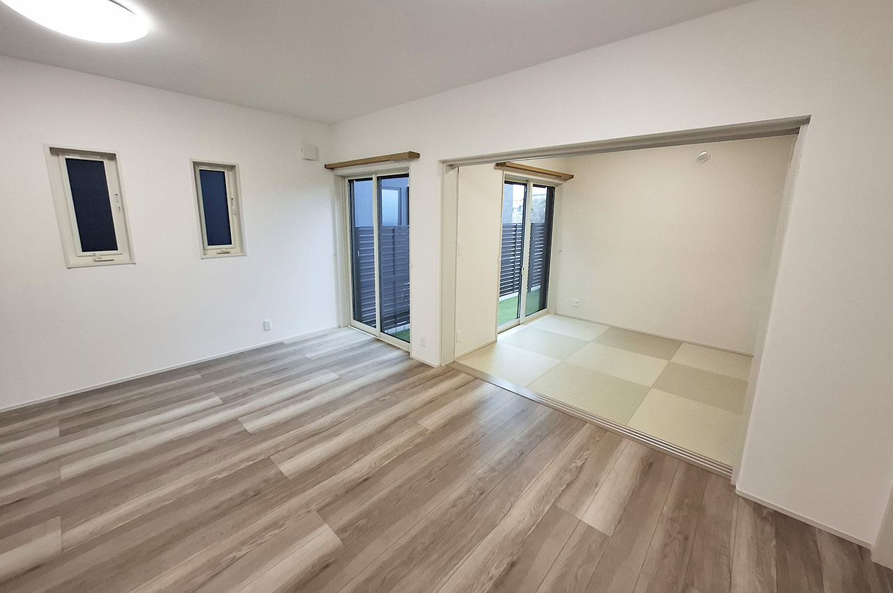 リビング+和室:リビングと和室からはお庭へ出入り可能です。